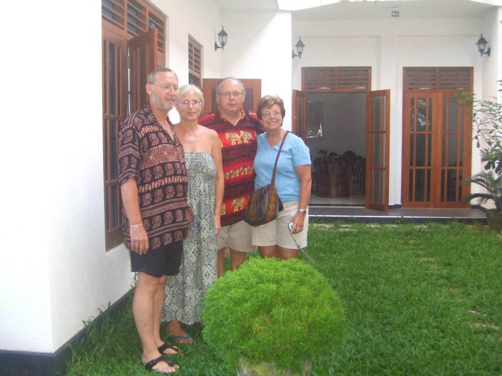 Sunny Side 89 Hotel Galle Room photo